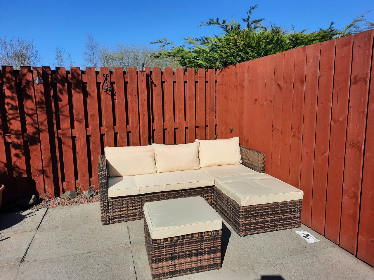 This garden sofa can be assembled in two different ways, best fitting your available garden space. Our customer asked us to place the sofa along her garden fence with the long lounge section on the right side. Garden furniture assembly by Flat Pack Happy.
